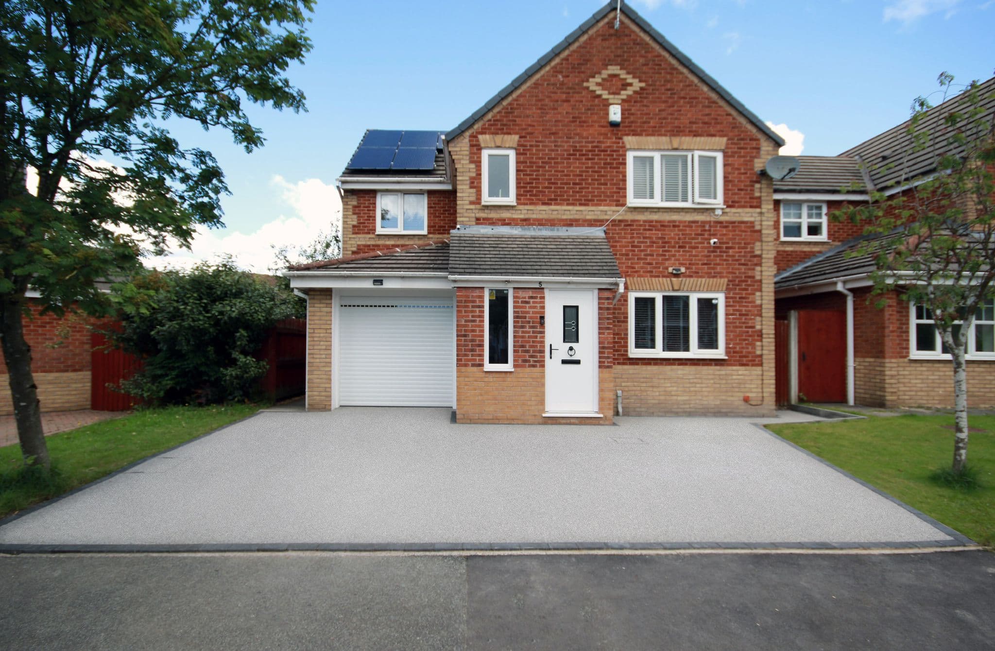 Willow Building team member working on a resin driveway